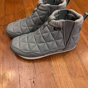 Teva boot slides size 8